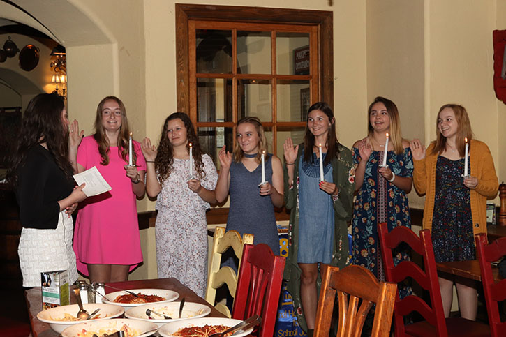 Quill and Scroll society hosts induction ceremony