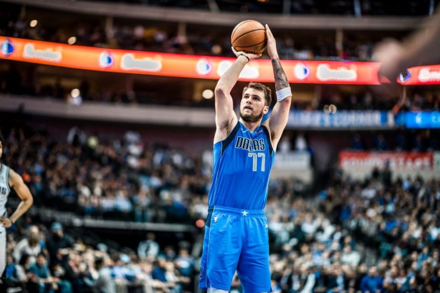 Luka+Doncic+shoots+the+ball.