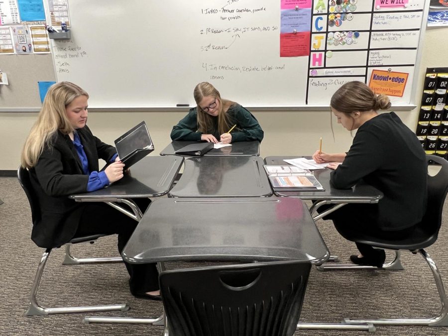Sophomore Brooke Smith, junior Jaycie Holley and sophomore Adelyn Harvey prepare for UIL prose/poetry